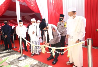 Kapolri Jenderal Listyo Sigit Prabowo meresmikan gedung baru Pondok Pesantren (Ponpes) Salafiyah Tajul Falah, Banten, Sabtu (10/4/2021).