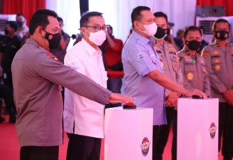 Kapolri Jenderal Polisi Listyo Sigit Prabowo meresmikan aplikasi SINAR (SIM Presisi Nasional). Kehadiran aplikasi SIM online
