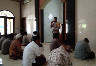 Kapolres Pekalongan Kota AKBP M Irwan Susanto S.I.K,SH,MH menyampaikan kepada Jamaah untuk mematuhi protokol kesehatan