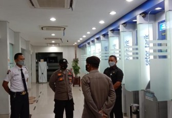 Polres Pekalongan Kota Polda Jawa Tengah tingkatkan patroli anjungan tunai mandiri (ATM) menindaklanjuti terjadinya peningkatan transaksi di mesin ATM wilayah setempat. Tujuan menerjunkan anggota patroli untuk mengantisipasi kerawanan tindak kriminal menjelang Idul Fitri 1442 H