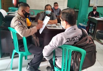 Polsek Pekalongan Barat Polres Pekalongan Kota menggelar sosialisasi dan imbauan kepada warga Masyarakat atau pendatang yang datang dari luar kota Pekalongan, Jum'at, (30/04/2021),