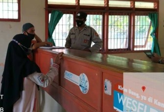Polsek Talang Empat Kawal Pembagian BST Sesuai Protokol Covid-19