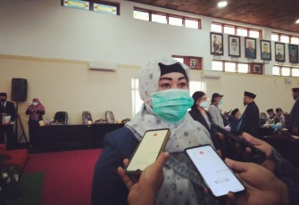Wakil Ketua I DPRD Kota Blitar Elly Idayah Vitnawati (foto : Faisal NR / Klikwarta.com) 