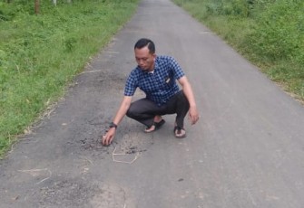 Diduga Pembangunannya Asal Jadi Pihak Rekanan Tak Kunjung Perbaiki Ruas Jalan Desa Halangan Ratu