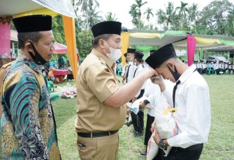 Wabup Asahan Lepas Peserta Didik Kelas IX MTs Al-Washliyah 64 Pasar Lembu
