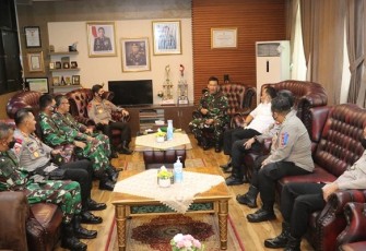 Kapolda Sulsel Sambut Kedatangan Pangdam XIV/Hasanuddin