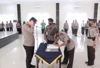 Polres Lingga Gelar Upacara Sertijab Wakapolres Lingga