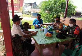 Jaga Sinergitas Dimasa Pandemi Babinsa Semandang Kanan Kodim 1203/Ktp Coffe Morning Bahas PPKM Mikro