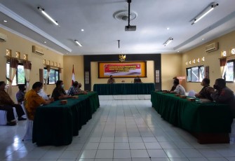 Kapolres Pekalongan Kota AKBP M Irwan Susanto S.I.K, SH, MH mengajak jemaat Umat Kristiani dan Katolik untuk menjaga toleransi antar umat beragama. Hal itu disampaikan saat   Silaturahmi para Romo dan pendeta se kota Pekalongan dalam rangka bersilaturahmi di Aula Mapolres Pekalongan Kota, Senin (24/5/2021).