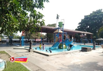 Potret Aktivitas Pariwisata di Kolam Renang Penataran Blitar, Selasa (18/5/2021). Foto : Faisal NR / Klikwarta.com Blitar 