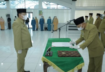 Bupati Surya Lantik John Hardi Nasution Sebagai Sekda Kabupaten Asahan
