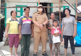 Bupati Samosir Monitoring Bedah Rumah di Harian
