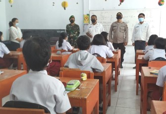 Monitoring pembelajaran tatap muka sekolah di Pangururan