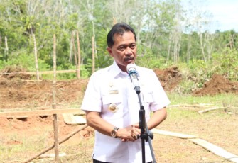 Bupati Bengkulu Tengah Lakukan Peletakan Batu Pertama Pembangunan Kantor BPS Yang Baru