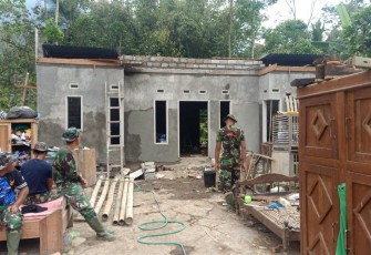 Perabotan Rumah Bapak Daib Siap di Masukkan ke Rumah Barunya