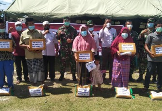 Dandim Aceh Singkil Berikan Bingkisan Bagi Warga Usai Vaksinasi Covid-19