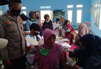 Monitoring Pelaksanaan Vaksinasi Absolut Polsek Pameungpeuk-Polres Garut