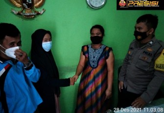 Anggota Bhabinkamtibmas Polsek Kedurang, Polres Bengkulu Selatan  dan Pemdes Damaikan Warga