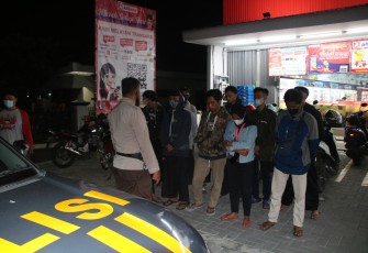 Resahkan Warga di Malam Hari, Polres Karanganyar Bubarkan Konvoi Massa Pemotor Berknalpot Brong di Jalur Jalan Lawu