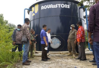 Bupati Lingga, Muhammad Nizar meresmikan Sistem Penyediaan Air Minum (SPAM) Desa Tajur Biru