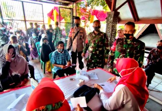 Kapolres Garut-Kapolsek Kadungora: Vaksinasi dan Baksos