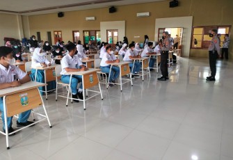 Polres Tulungagung Beri Materi Ops Bina Kusuma di SMAN 1 Kedungwaru