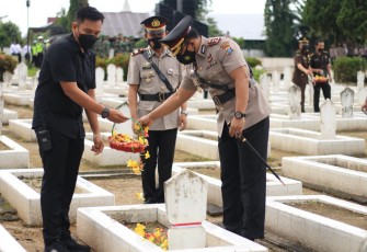 Kapolres Tebing Tinggi Pimpin Upacara Penghormatan di Taman Makam Pahlawan 