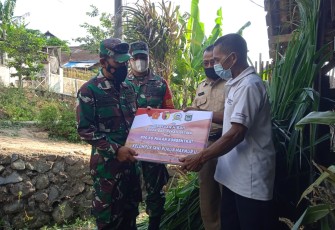 Gandeng Dinas Peternakan Dalam Program TMMD 112, Akhirnya Warga Desa Tulungrejo Mendapat Bantuan Sapi