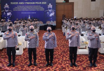  Kapolri Jenderal Listyo Sigit Prabowo menghadiri rapat koordinasi analisa dan evaluasi (Anev) Inspektorat Pengawasan Umum (Itwasum) Polri, di Yogyakarta