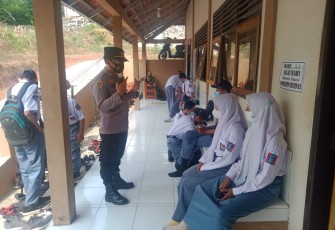 Kapolsek Sindangwangi Pantau PTM di Sejumlah Sekolah Serta Berikan Imbauan Prokes
