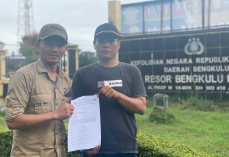 Ketua SMSI Bengkulu Utara, Ismail Yugo (kiri) bersama Ketua Jaringan Media Siber Indonesia (JMSI) Bengkulu Utara Suheri Kasmudi