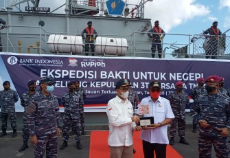 Prajurit Yonmarhanlan VIII Bitung saat mengikuti upacara