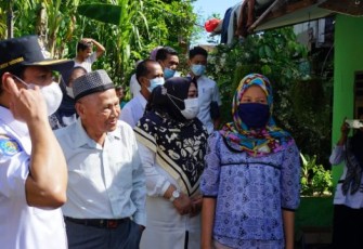 Rumah Ambruk Tertimpa Pohon, Wawali Salurkan Bantuan Pasca Panik Untuk Warganya