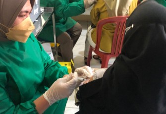 Serbuan vaksin Kolinlamil TNI AL
