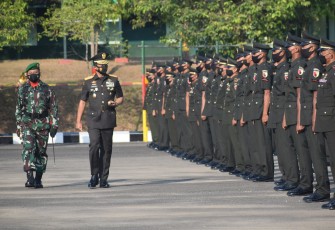 Pangdam V/Brawijaya Mayjen TNI Suharyanto Lantik Prajurit TNI AD