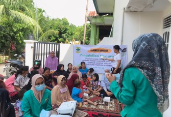 Penyuluhan pemanfaatan minyak atsiri cengkeh dan serai sebagai aromaterapi mengurangi dampak negatif penggunaan masker terlalu lama, hal ini diungkapkan Lusia Eka Putri,S.Si,M.Si,