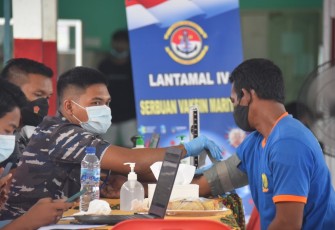 Lantamal IV bekerjasama dengan Badan Intelijen Negara (BIN), menggelar kegiatan Serbuan Vaksin Maritim yang dilaksanakan ditiga tempat yaitu di Rutan Kelas 1 Tanjungpinang, Lapas  Narkotika dan Lapas IIA Umum Tanjungpinang Kepulaun Riau