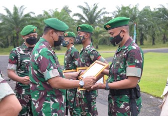 Penghargaan untuk prajurit berprestasi