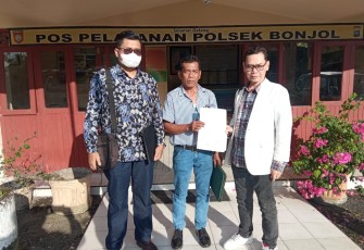 Yulius yang akrab dipanggil Bujang mendatangi Polsek Bonjol bersama Penasehat Hukumnya Boy Roy Indra SH, Sabtu 25 Desember 2021