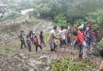 Tanam pohon cegah longsor