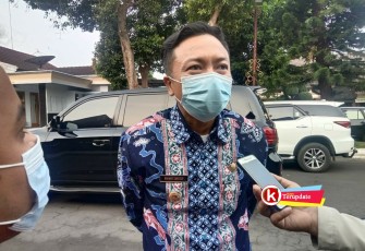 Wakil Bupati Blitar Rahmat Santoso Saat Dihubungi Awak Media (foto : Faisal NR / Klikwarta.com Blitar)