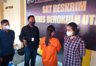 Seorang Ibu Rumah tangga berhasil; ditangkap personil Sat Reskrim Polres BU Karena menggelapkan satu unit mobil rental.