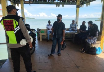 Antisipasi Cuaca Ekstrem, Patroli Sinar Biru Polsek KKP Sambangi Penambang Boat dan Pompong