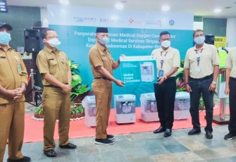 HOPE Medical Services Singapura Serahkan Bantuan 16 Mesin Oxygen Consentrat Untuk Kabupaten Bintan
