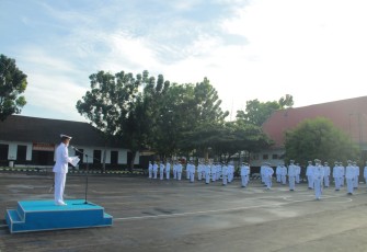 Danyonmarhanlan VIII Bitung memimpin upacara peringatan Hari Jadi Ke 76 TNI Angkatan Laut Tahun 2021 yang pelaksanaannya di laksanakan di Lapangan Apel Mako Yonmarhanlan VIII Bitung Jl