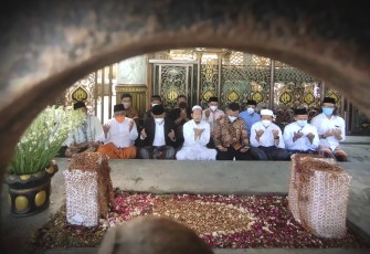 Ziarah Makam Syaikhona Cholil Bangkalan, PKS Terus Perjuangkan Gelar Pahlawan