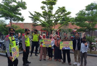 Cegah Penularan Covid-19, Unit Patroli Sat Samapta Polres Majalengka Sambangi Tempat Keramaian
