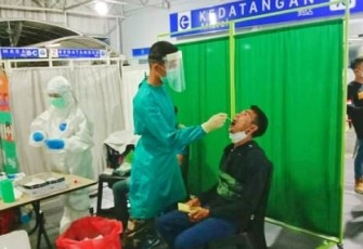Swab Antigen di Pelabuhan Internasional Batam Center PMI 