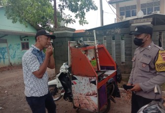 Patroli Dialogis Bhabinkamtibmas Polsek Palasah Berikan Himbauan Prokes Covid-19 Kepada Masyarakat