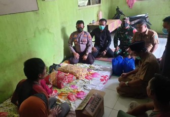  Kapolsek Rajagaluh AKP Sarjiyo Berikan Bansos Kepada Warga yang Mengalami Gangguan Pertumbuhan